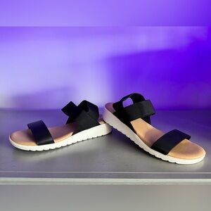Kenzie Black Strap Sandals size 9